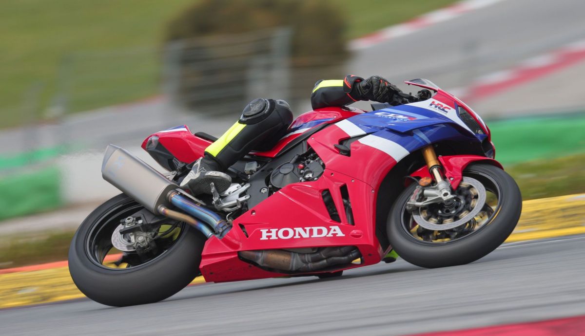 Honda CBR1000RR FireBlade 2024 Accion (5) Honda CBR1000RR FireBlade 2024 Accion (5)