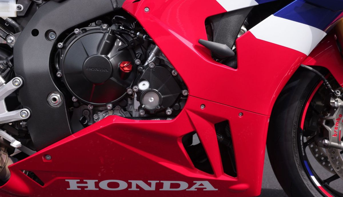 Honda CBR1000RR FireBlade 2024 Detalles (14) Honda CBR1000RR FireBlade 2024 Detalles (14)