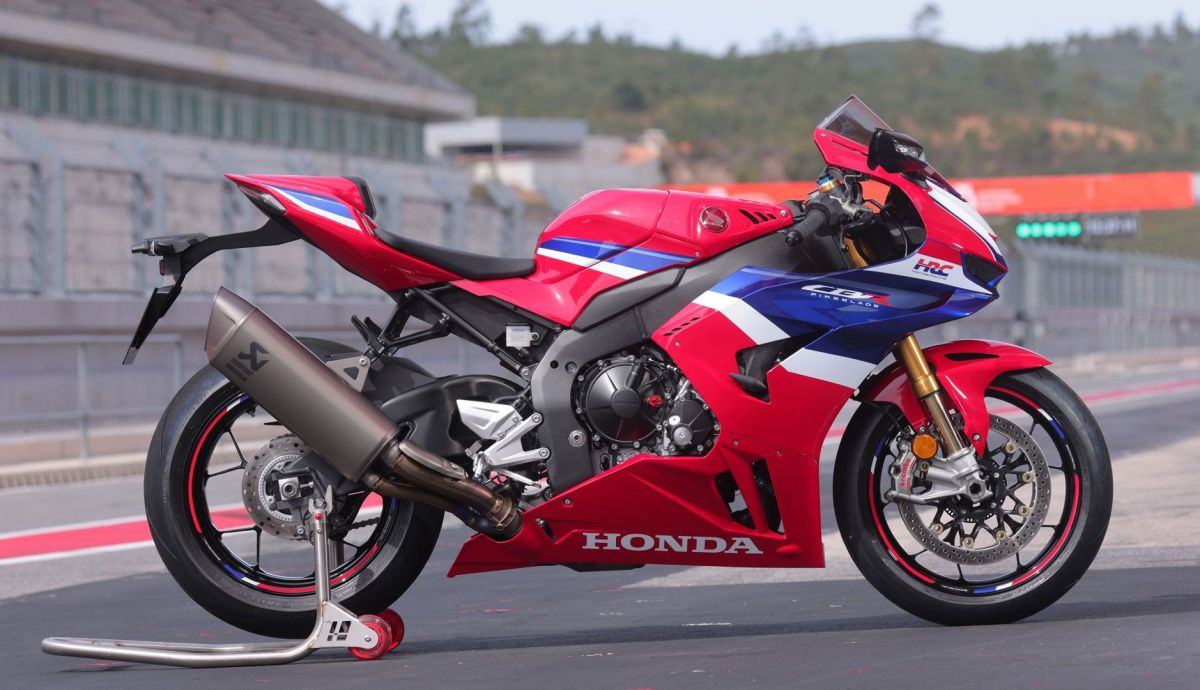 Honda CBR1000RR FireBlade 2024 Estatica (4) Honda CBR1000RR FireBlade 2024 Estatica (4)