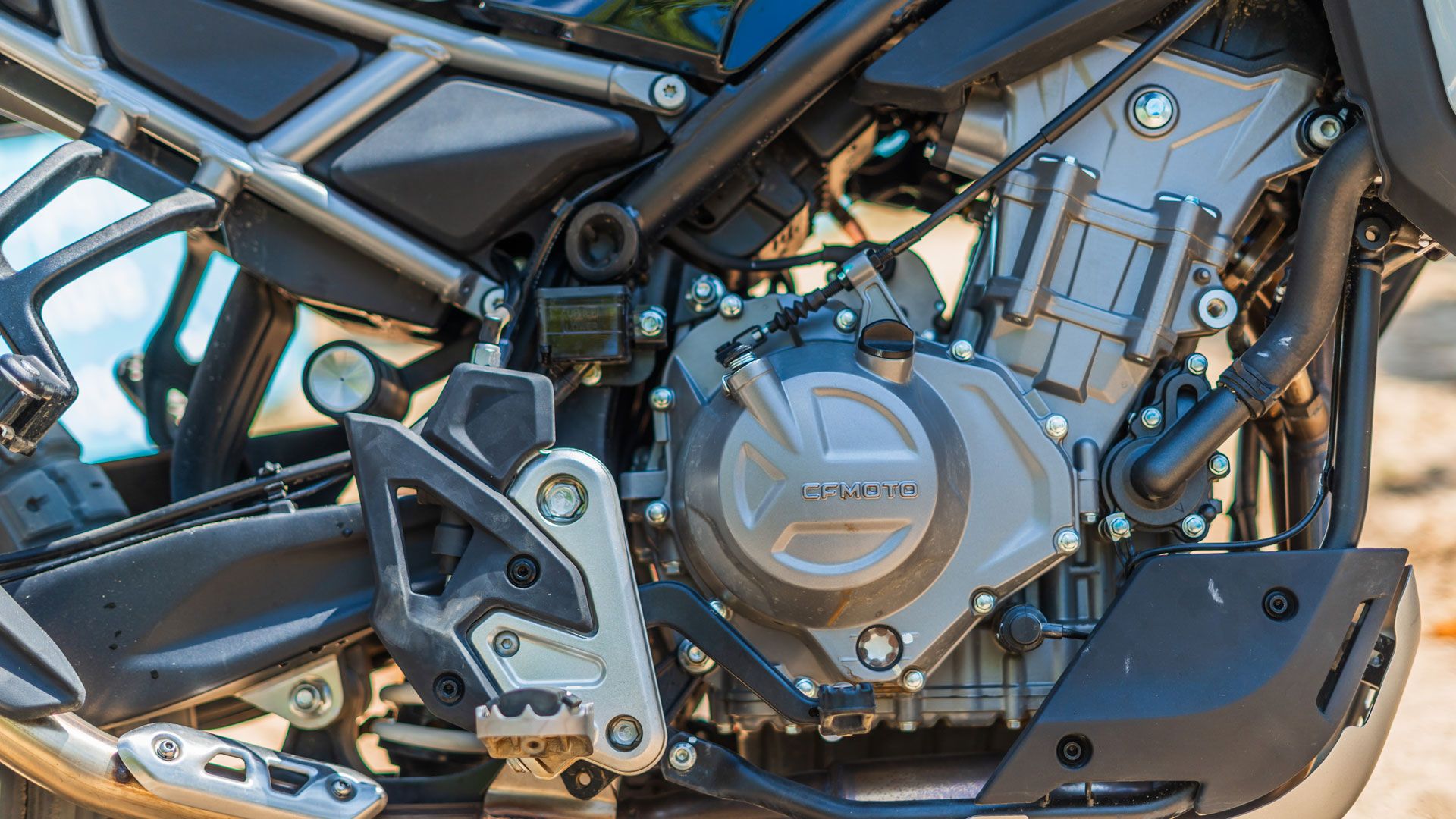 CFMoto 450 MT 2024 Detalles (1)