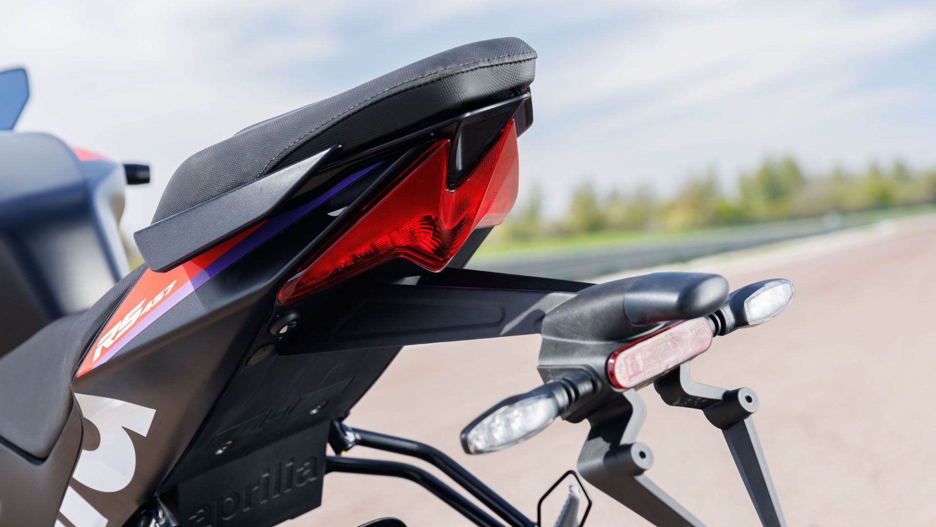 Aprilia RS457 2024 Detalles (19)