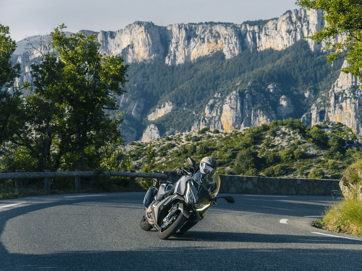 KYMCO AK 550 Premium accion (24)