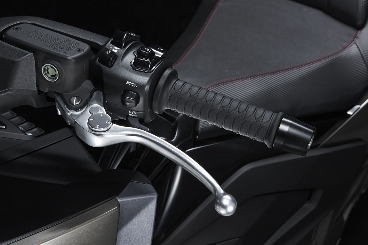 KYMCO AK 550 Premium detalles (1)