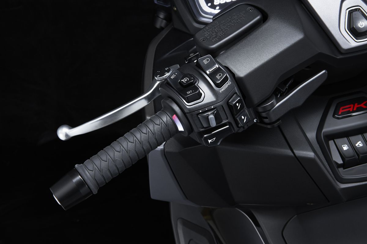 KYMCO AK 550 Premium detalles (2)
