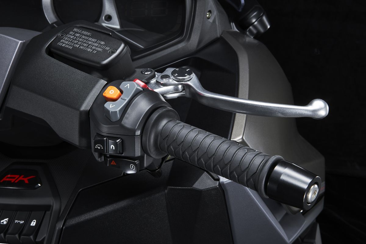 KYMCO AK 550 Premium detalles (3)