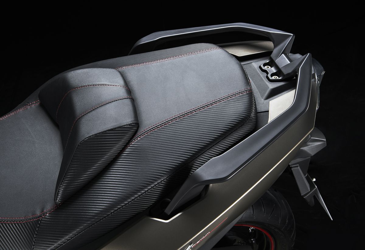KYMCO AK 550 Premium detalles (18)