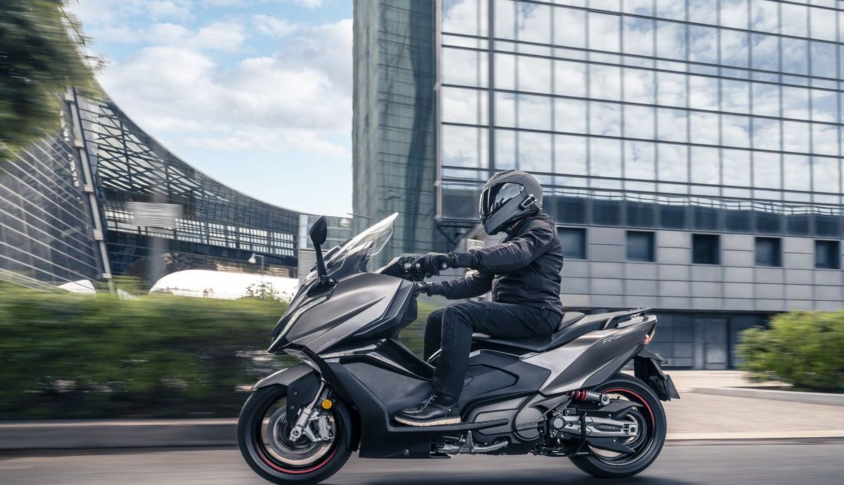 KYMCO AK 550 Premium accion (9) KYMCO AK 550 Premium accion (9)