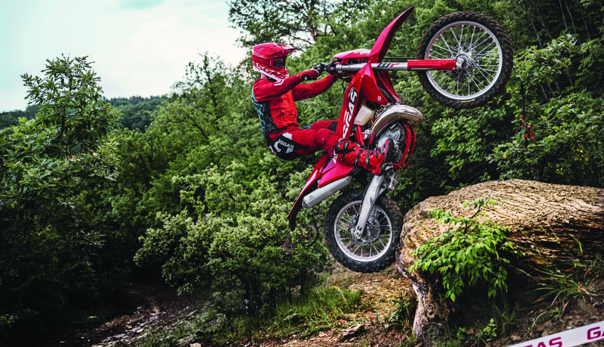 59220 Enduro EC 300 2024 Action 59220 Enduro EC 300 2024 Action
