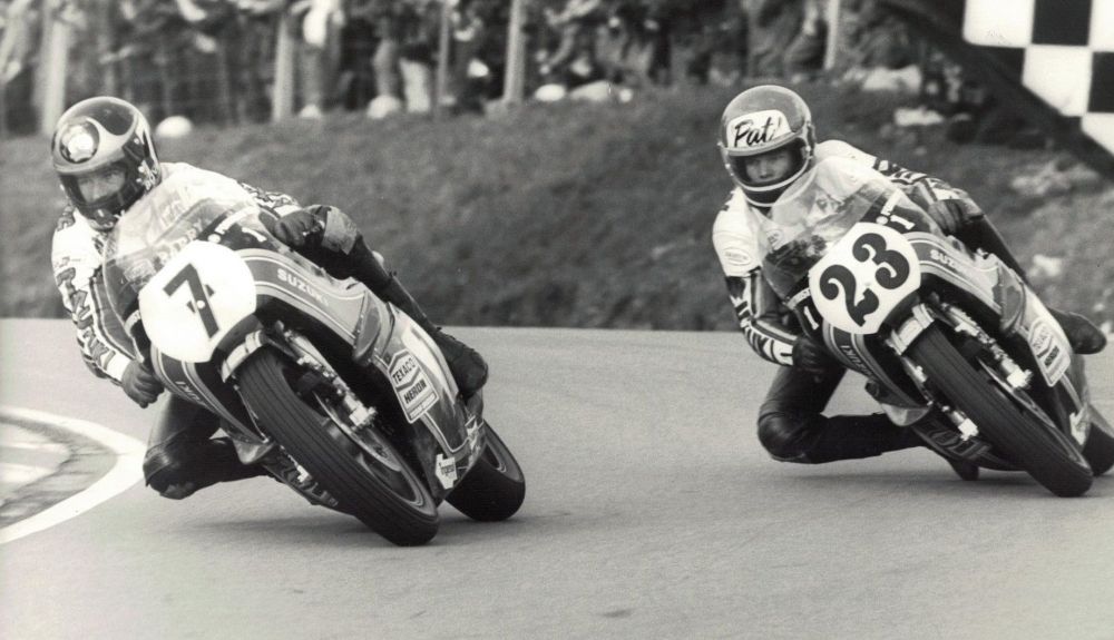 Suzuki Heron lo fichó en 1977 como compañero de Barry Sheene. Suzuki Heron lo fichó en 1977 como compañero de Barry Sheene.