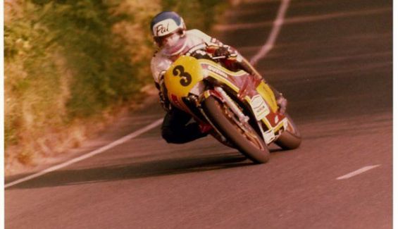 Pat Hennen en el Senior TT de 1978, camino del récord. Pat Hennen en el Senior TT de 1978, camino del récord.