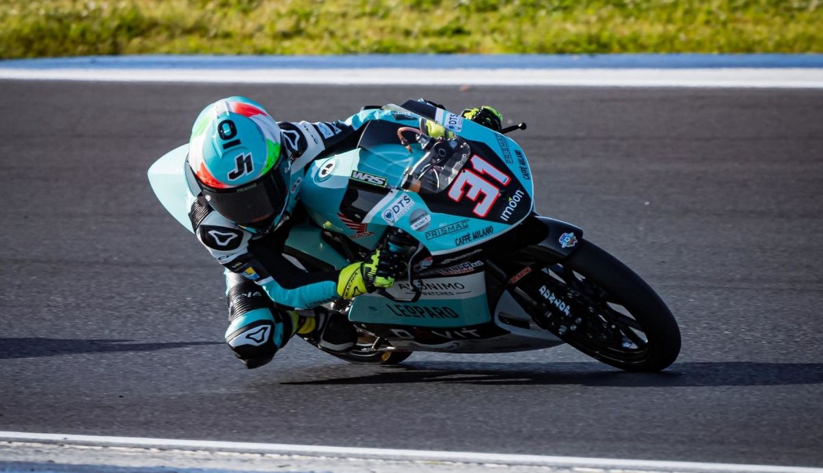 David González logró la victoria en la segunda carrera de PreMoto3 tras ser descalificado en la primera David González logró la victoria en la segunda carrera de PreMoto3 tras ser descalificado en la primera