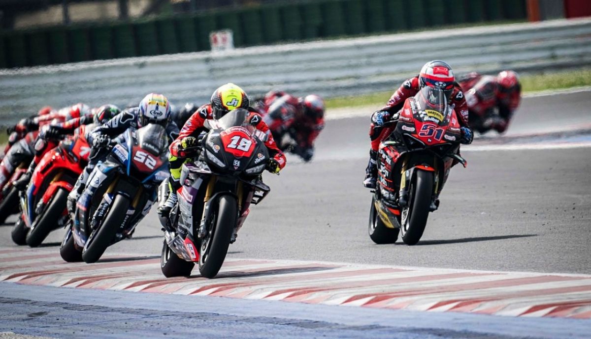 Luca Bernardi comanda al inicio ante Michele Pirro y Alessandro Delbianco Luca Bernardi comanda al inicio ante Michele Pirro y Alessandro Delbianco