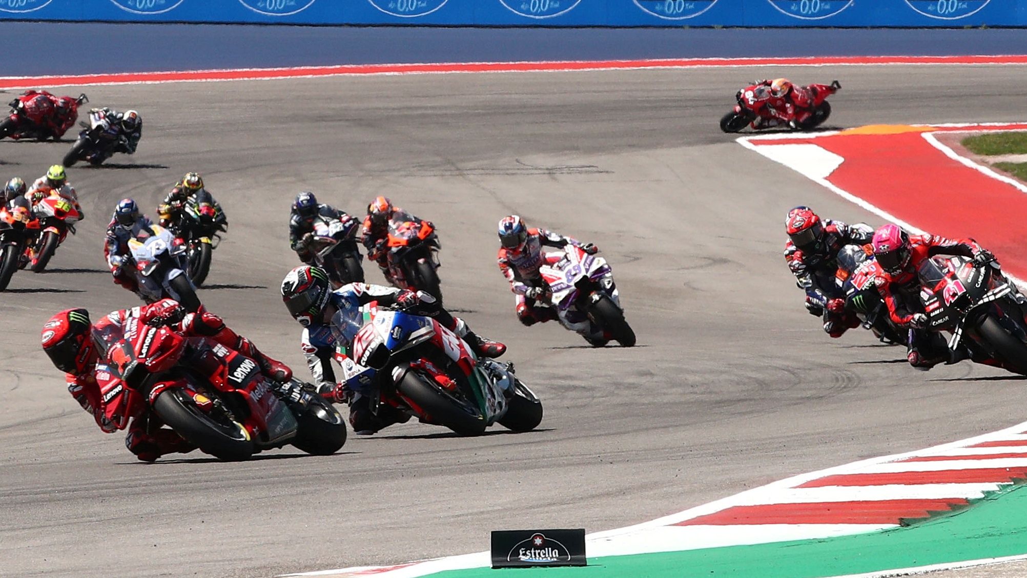 Pecco Bagnaia lidera la carrera de MotoGP del año pasado en el GP de las Américas