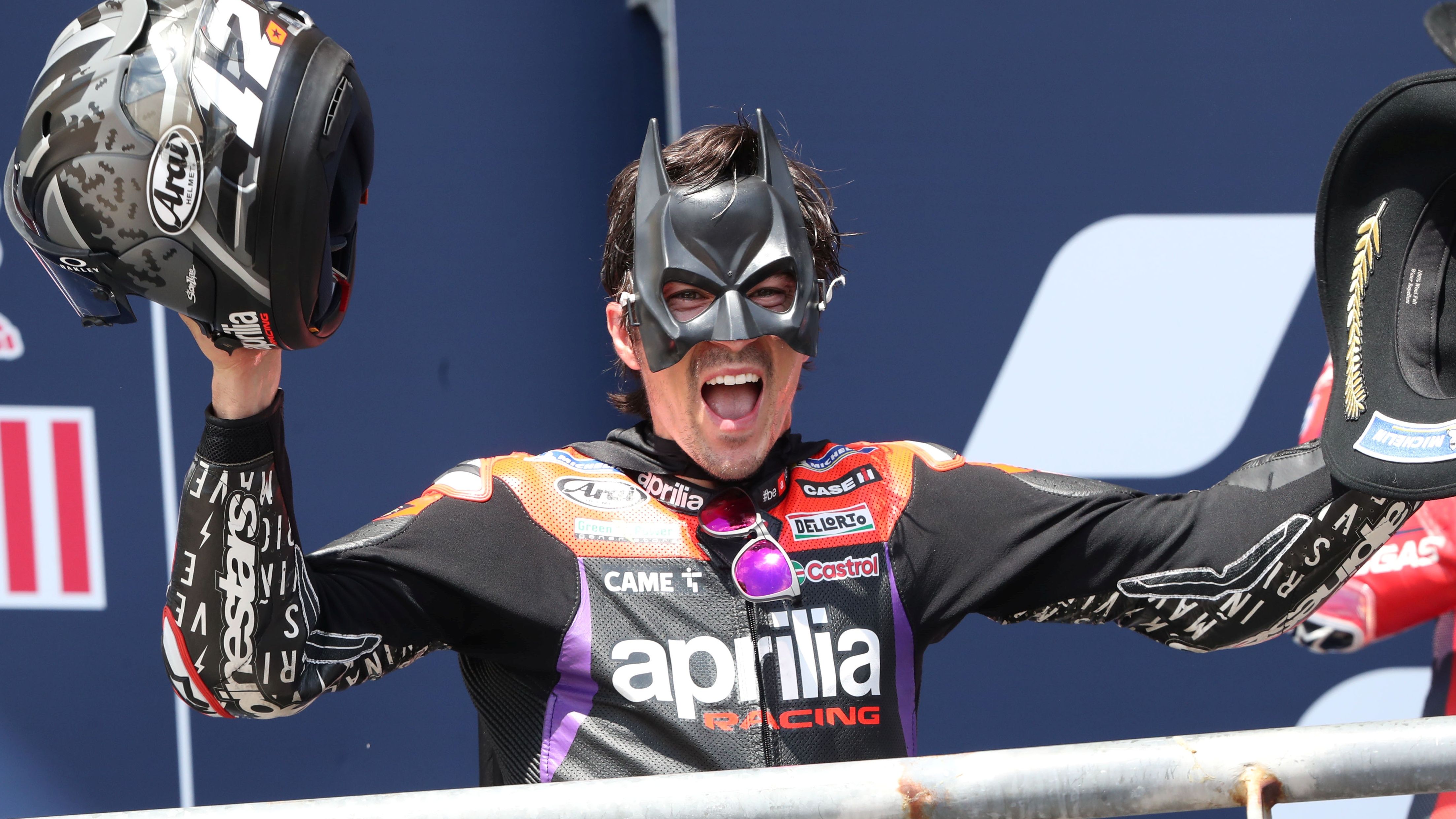 Maverick Viñales celebra su histórica victoria en COTA