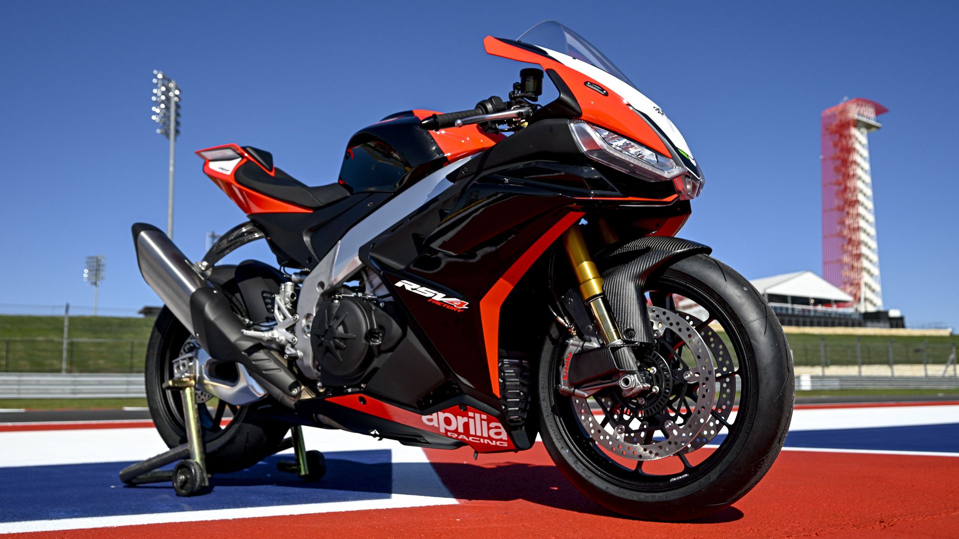 Aprilia RSV4 y Touno V4 Factory SE-09 SBK, dos ediciones especiales que rinden tributo a Max Biaggi