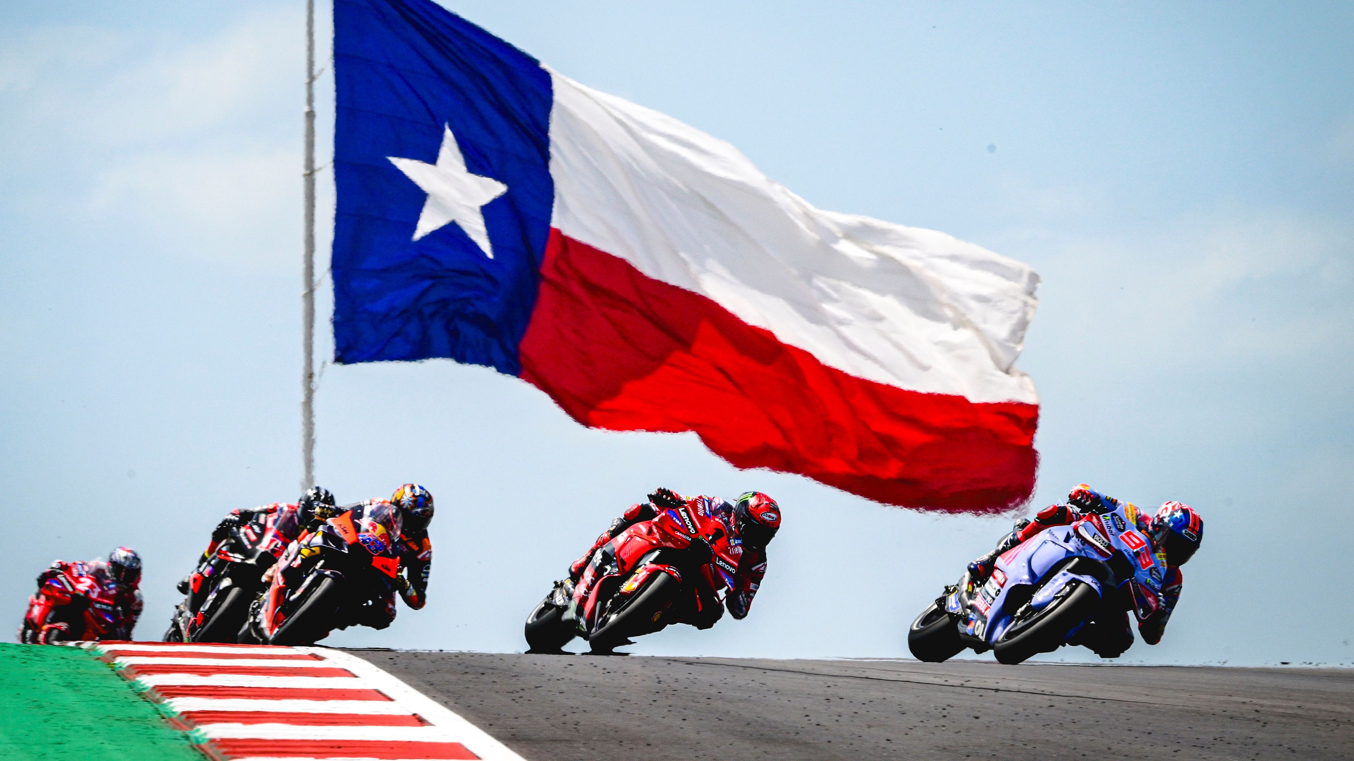 Marc Márquez seguido por Pecco Baganaia, MotoGP Américas 2024