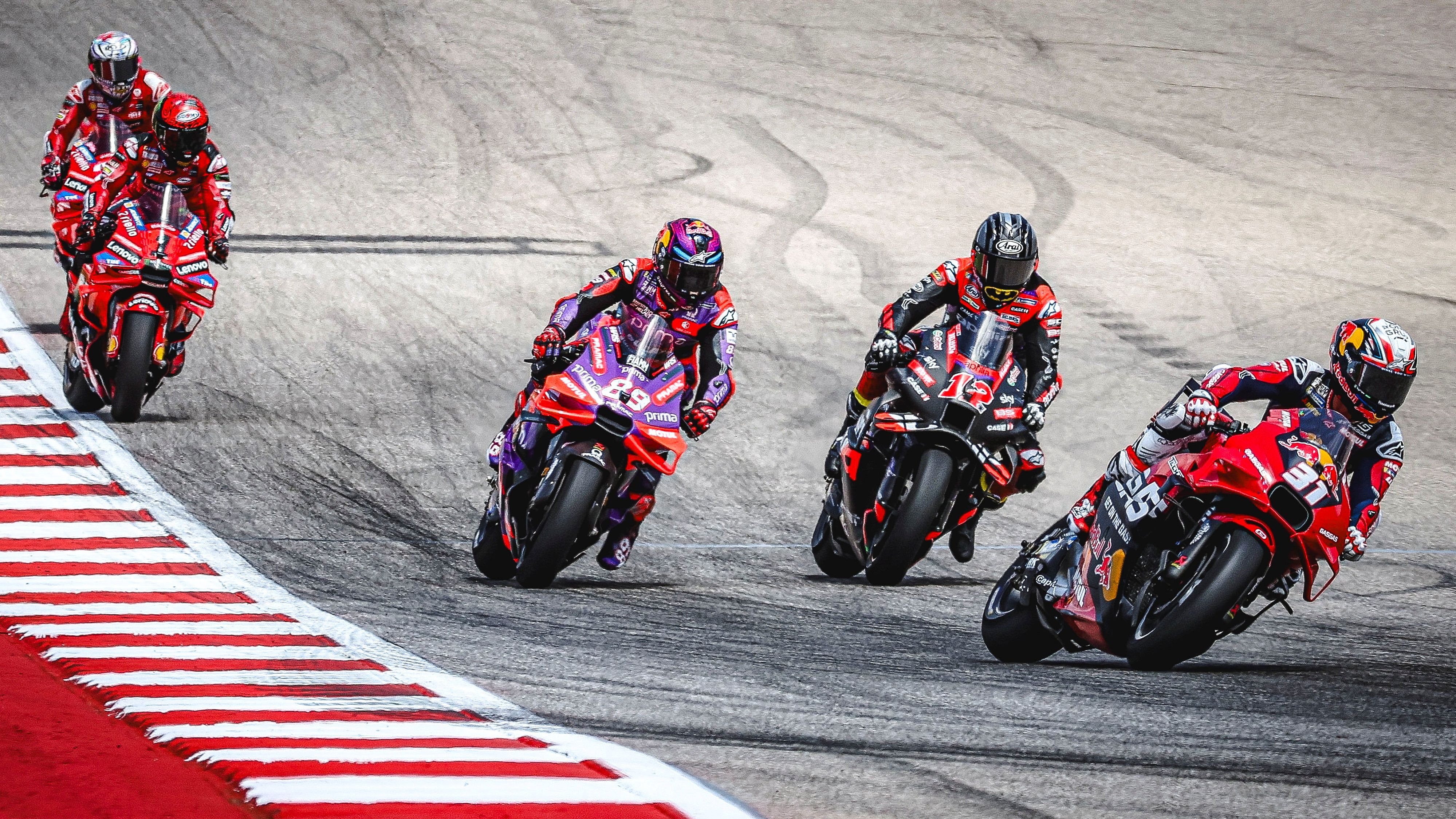 Maverick Viñales supera a Jorge Martín a la espalda de Pedro Acosta, MotoGP Américas 2024