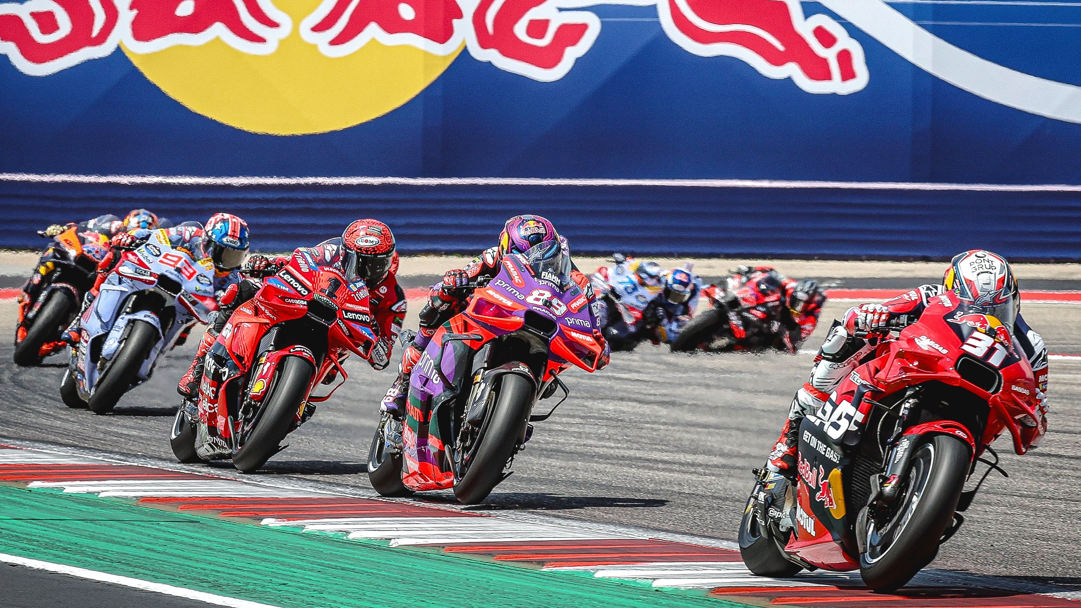 Pedro Acosta delante de Jorge Martín, Pecco Bagnaia y Marc Márquez, MotoGP Américas 2024