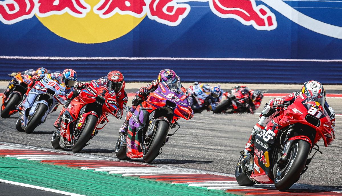 Pedro Acosta delante de Jorge Martín, Pecco Bagnaia y Marc Márquez, MotoGP Américas 2024 Pedro Acosta delante de Jorge Martín, Pecco Bagnaia y Marc Márquez, MotoGP Américas 2024