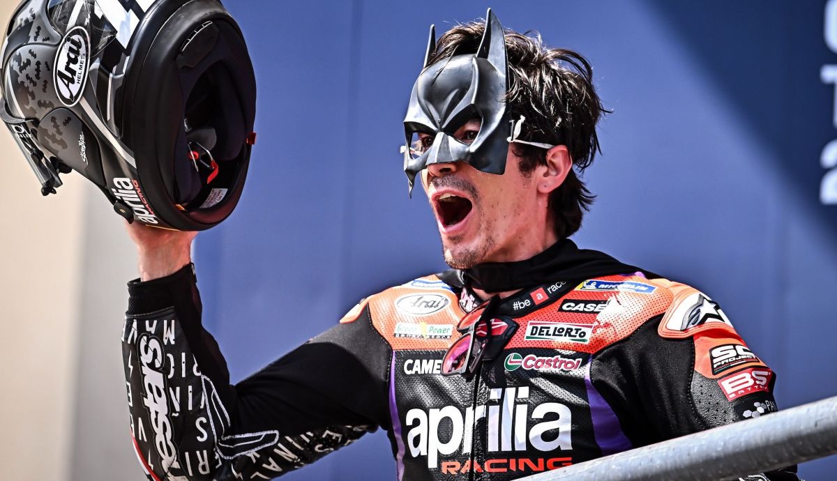Maverick Viñales en el podio de COTA Maverick Viñales en el podio de COTA