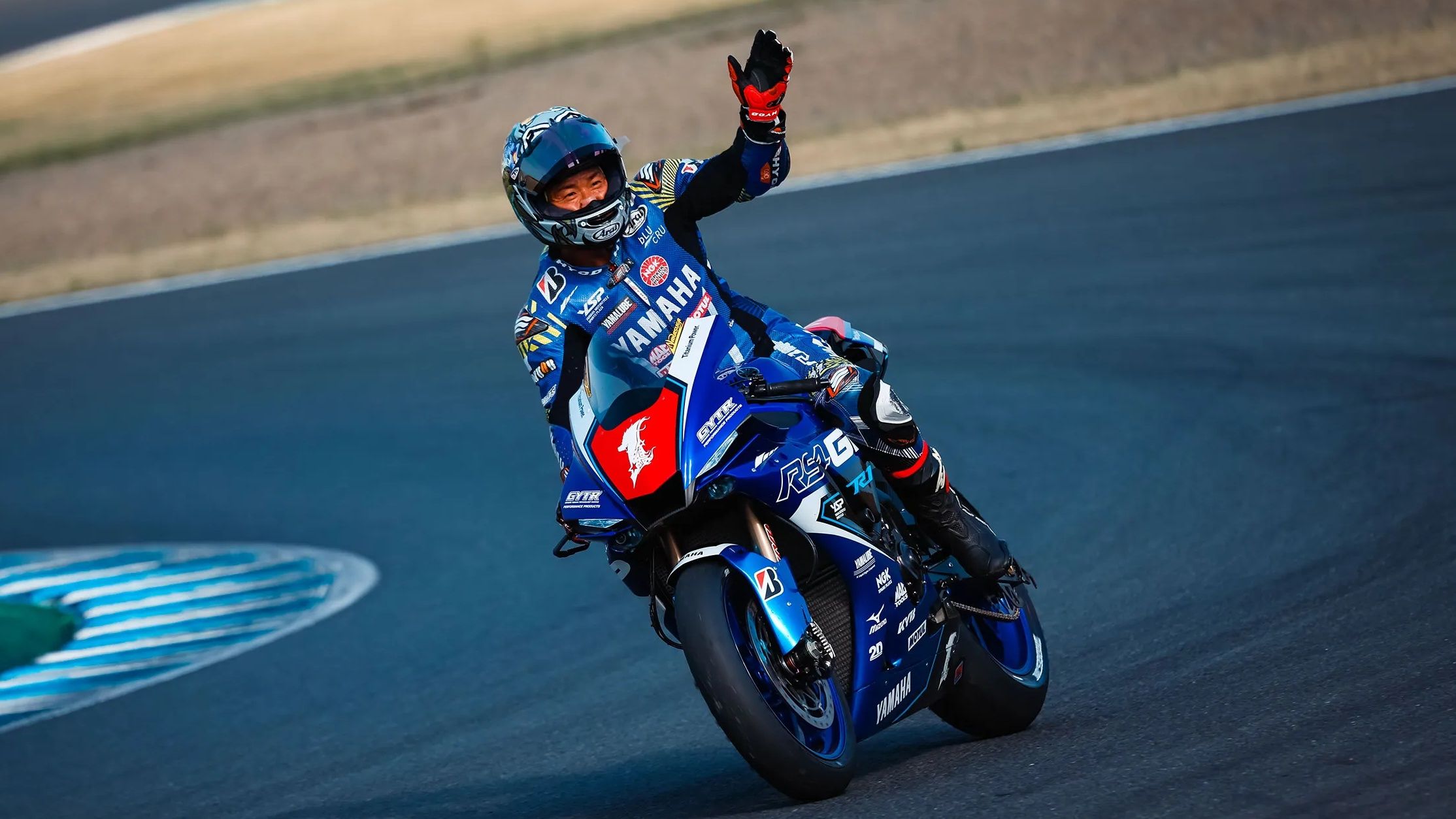Katsuyuki Nakasuga festeja su doblete en Misano