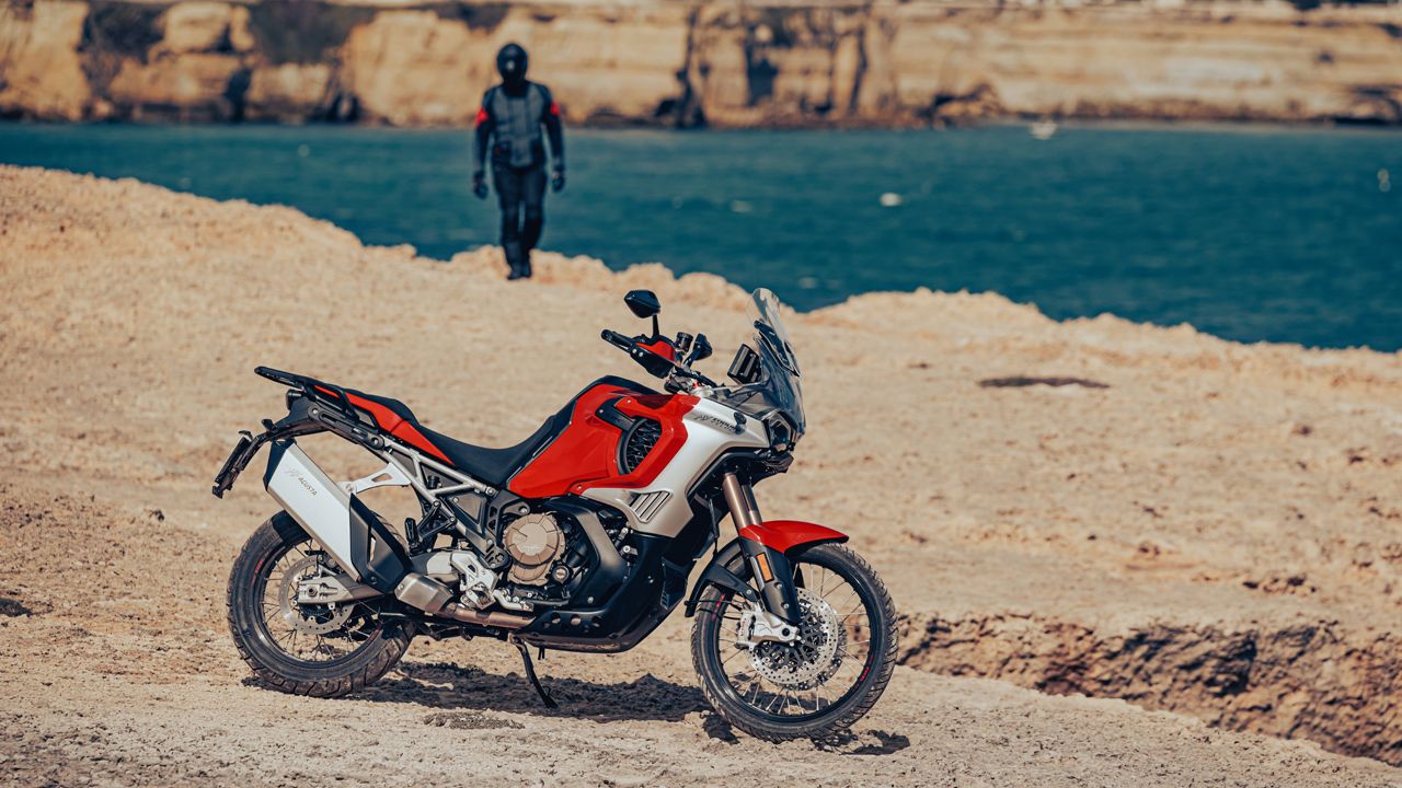 MV Agusta Enduro Veloce 2024
