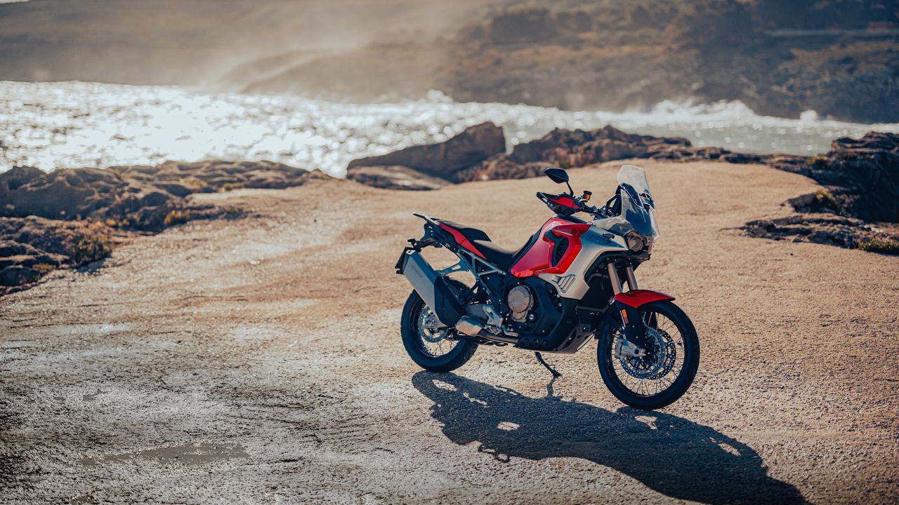 MV Agusta Enduro Veloce 2024