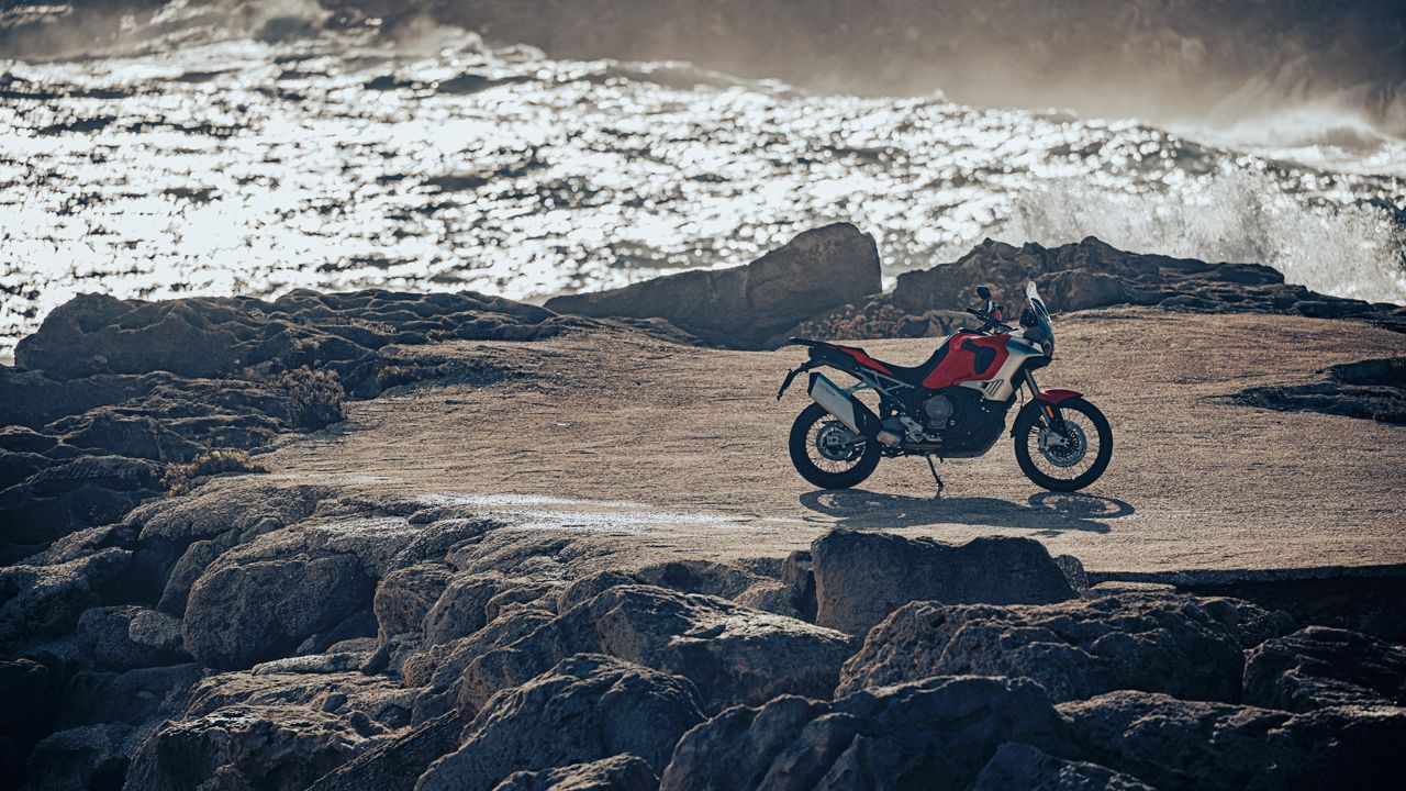 MV Agusta Enduro Veloce 2024