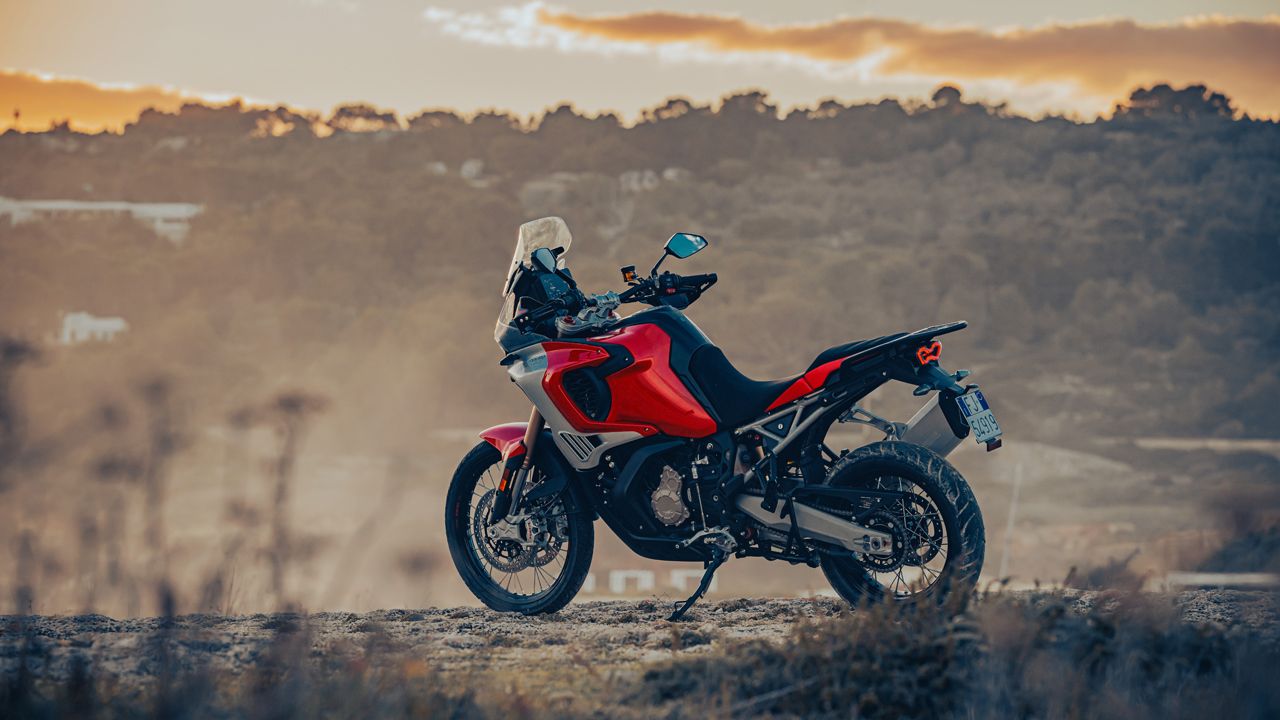 MV Agusta Enduro Veloce 2024