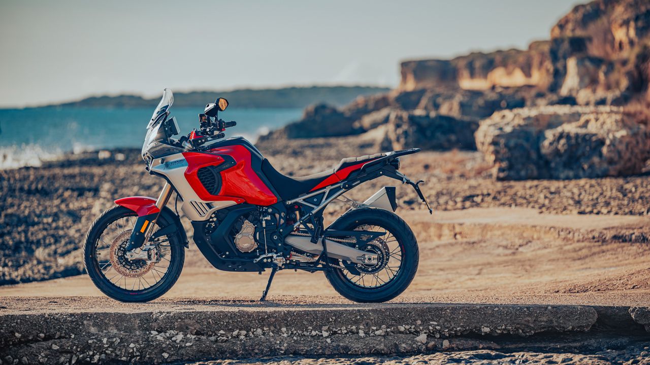 MV Agusta Enduro Veloce 2024