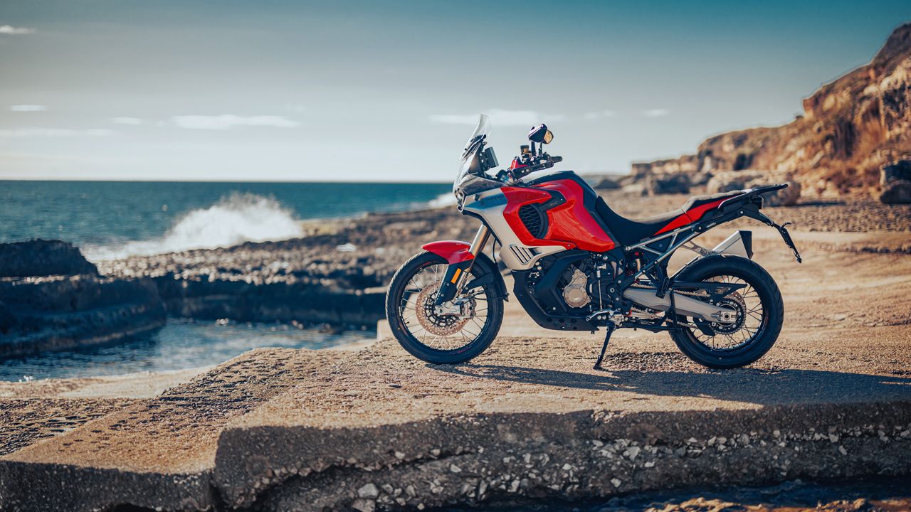 MV Agusta Enduro Veloce 2024