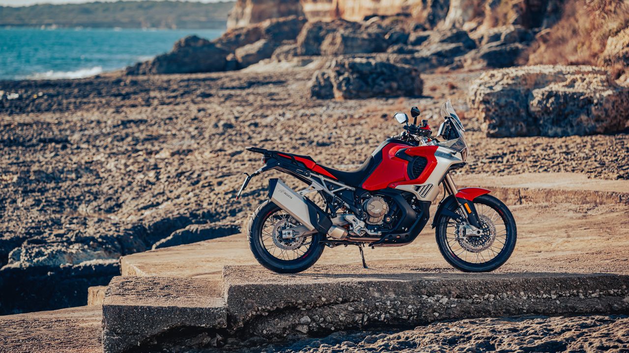 MV Agusta Enduro Veloce 2024