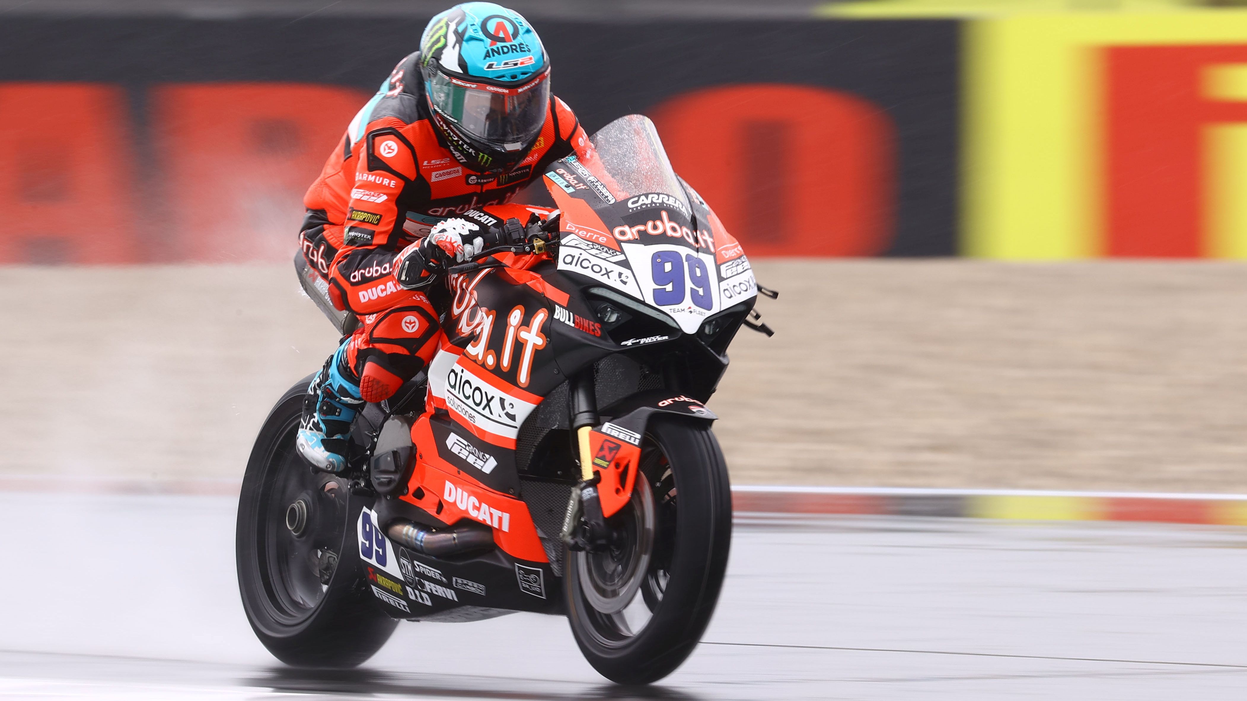 Adrián Huertas se ha impuesto en la primera carrera de Assen