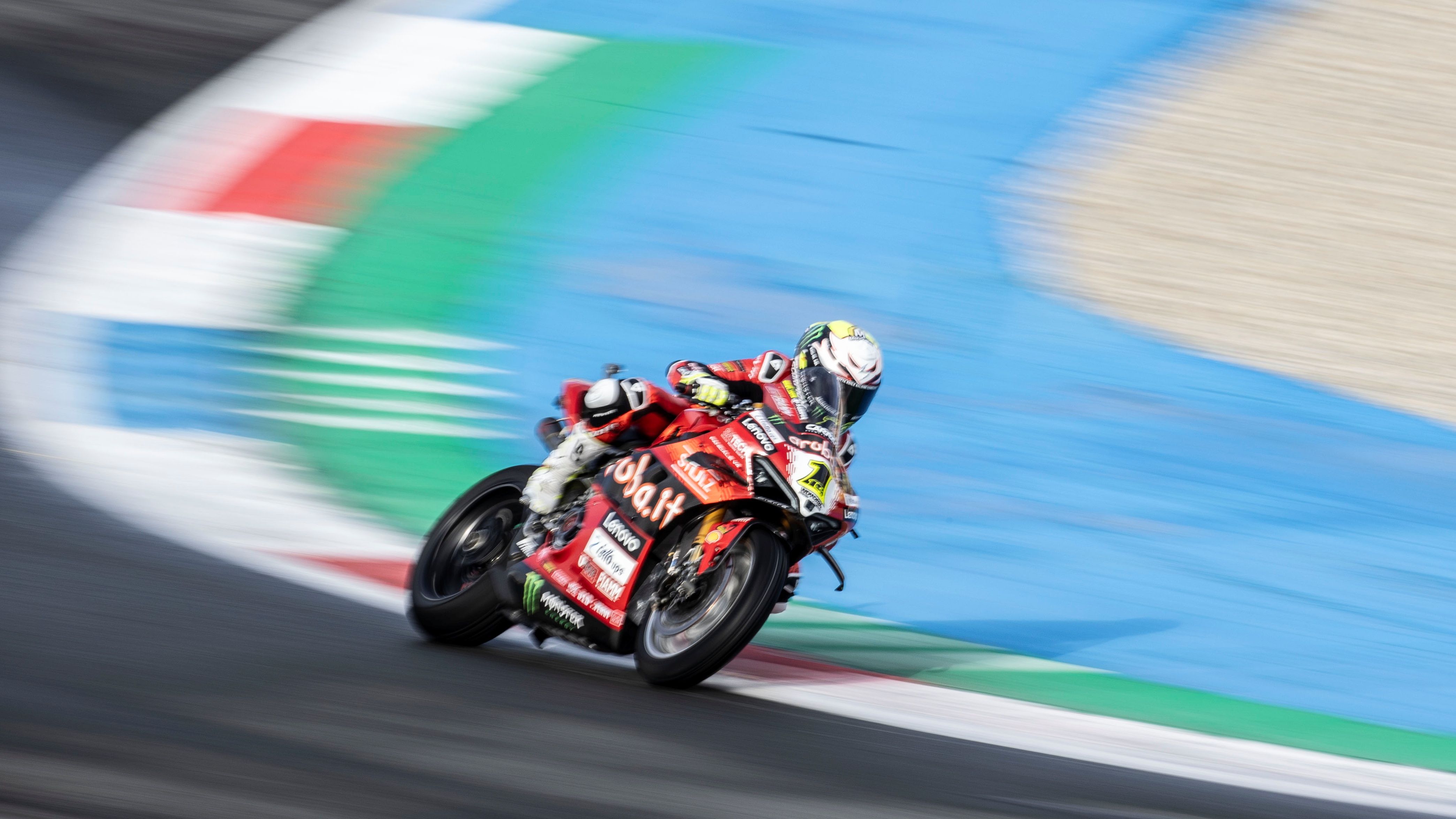 Álvaro Bautista ha ganado la carrera Superpole de Assen con una gran remontada