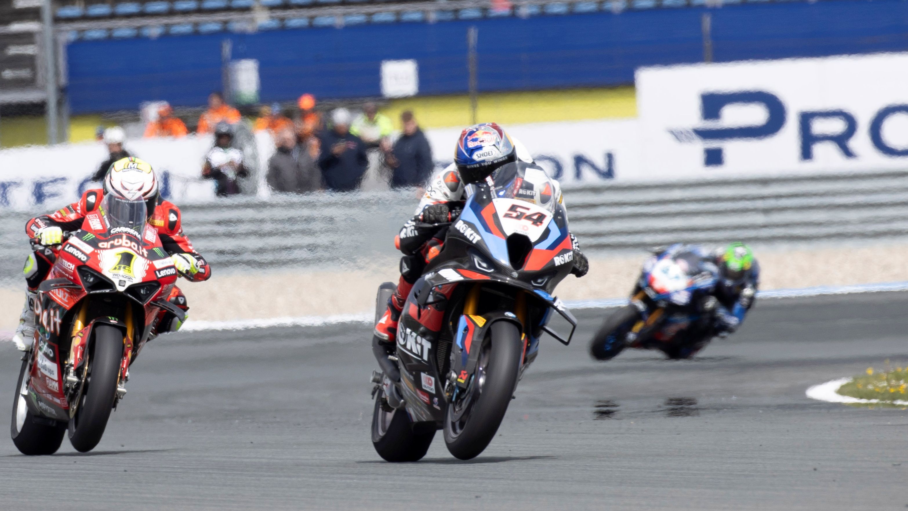 Toprak Razgatlioglu ha batido a Álvaro Bautista en Assen
