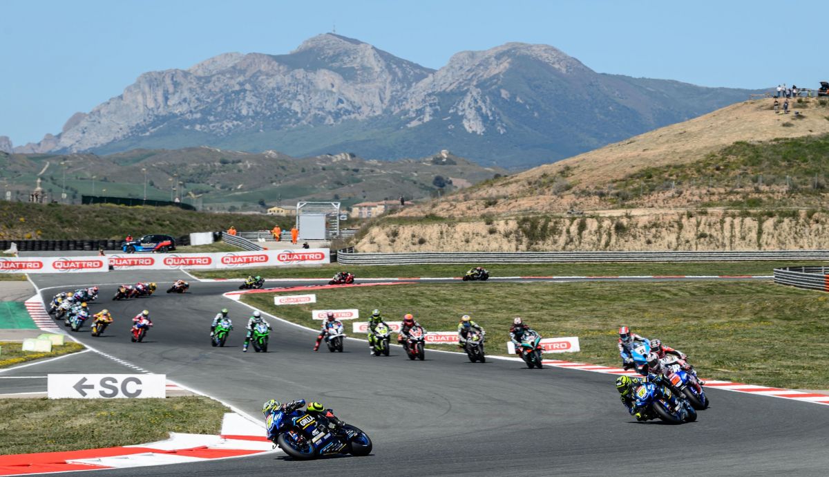 Ryan Vickers lidera en los primeros compases de carrera