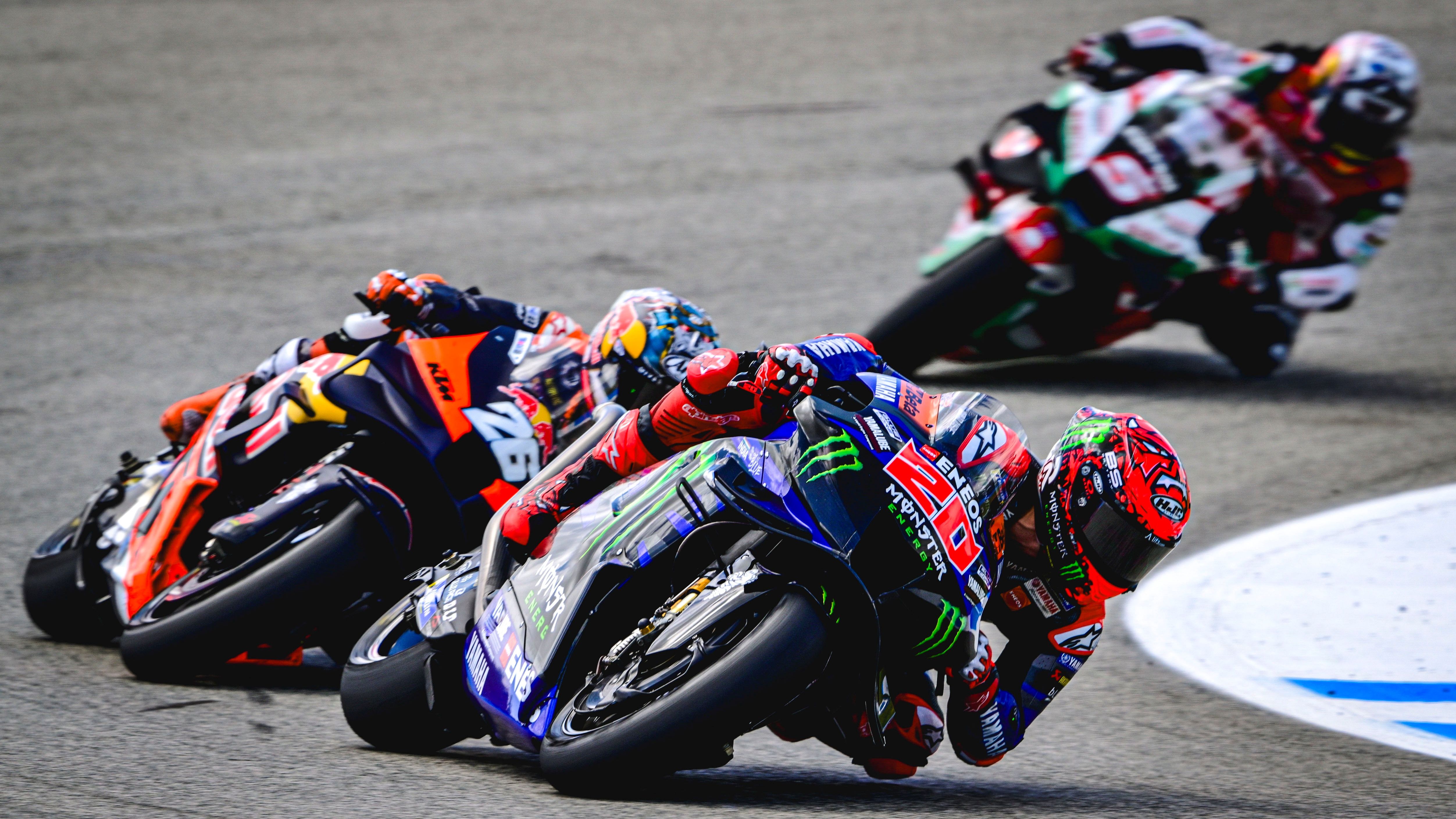 Fabio Quartararo con Dani Pedrosa totalmente pegado, MotoGP Jerez 2024