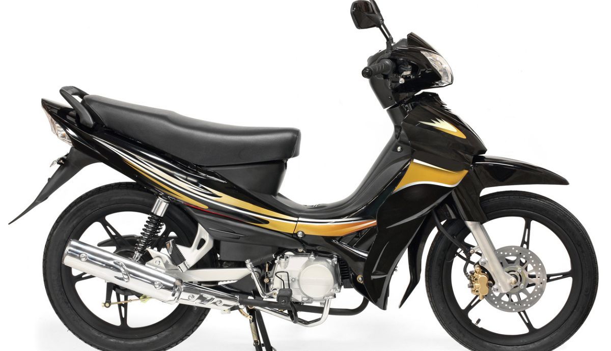 Cómo utilizar el caballete central de la moto