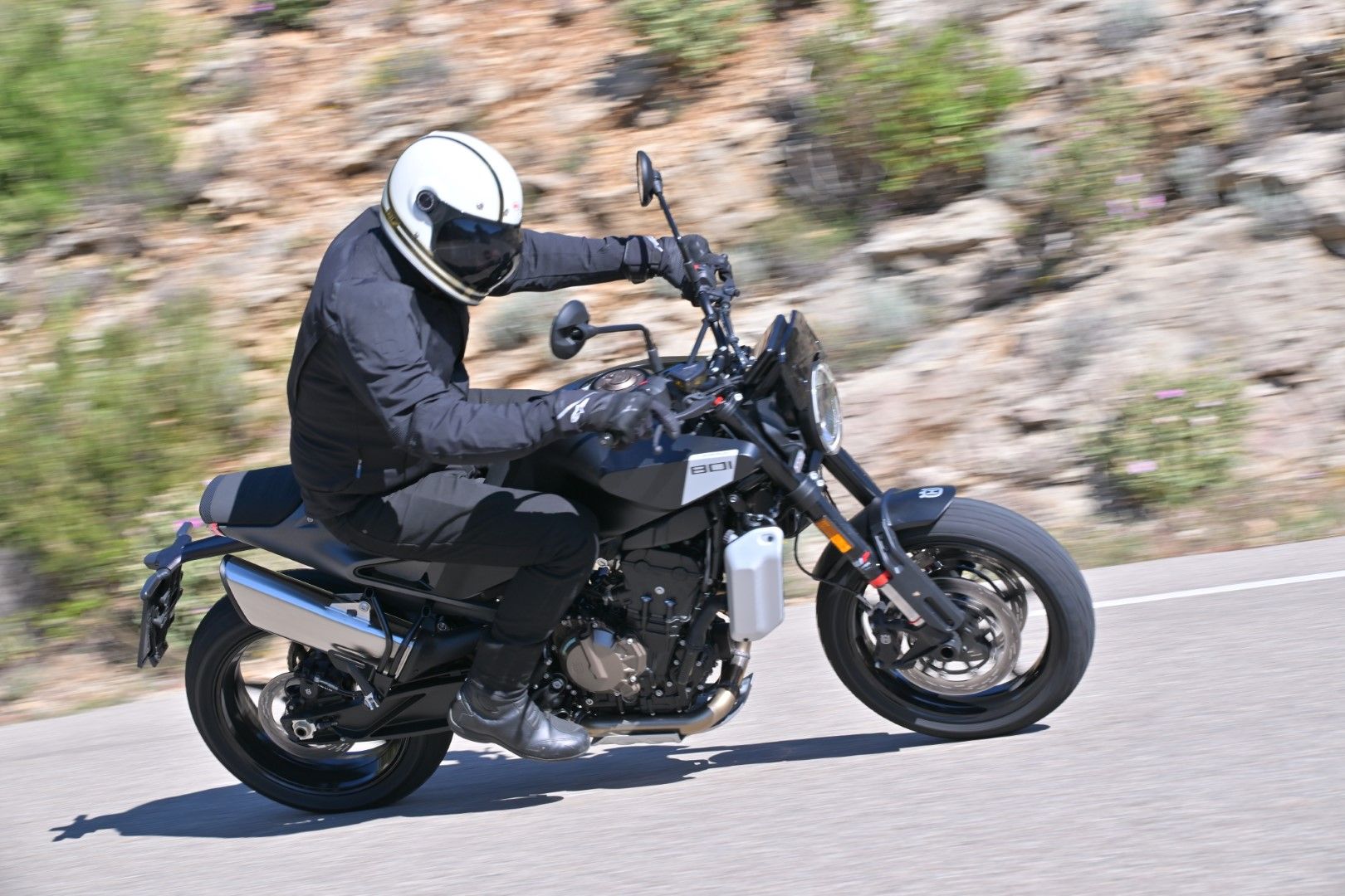 Fotos Husqvarna Svartpilen 801 2024