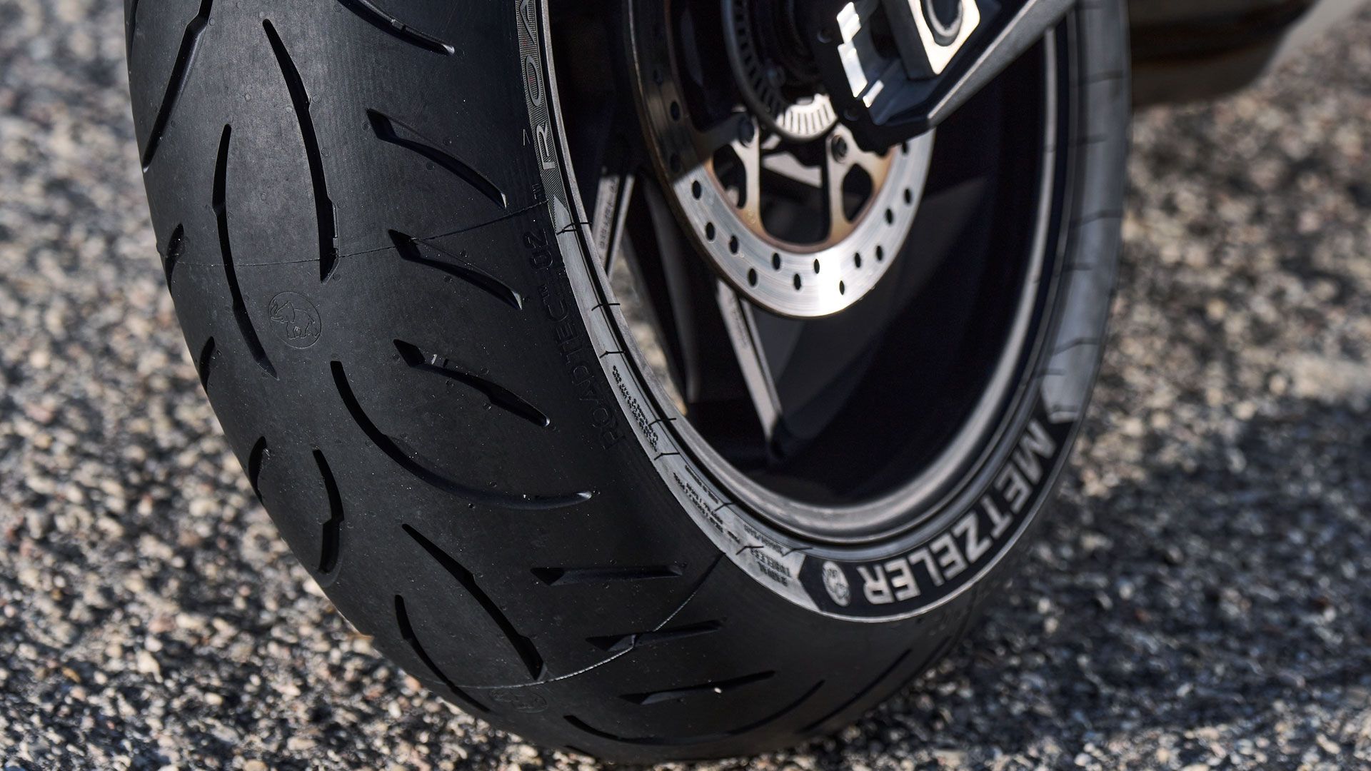 Metzeler Roadtec 02 Estatica (1)