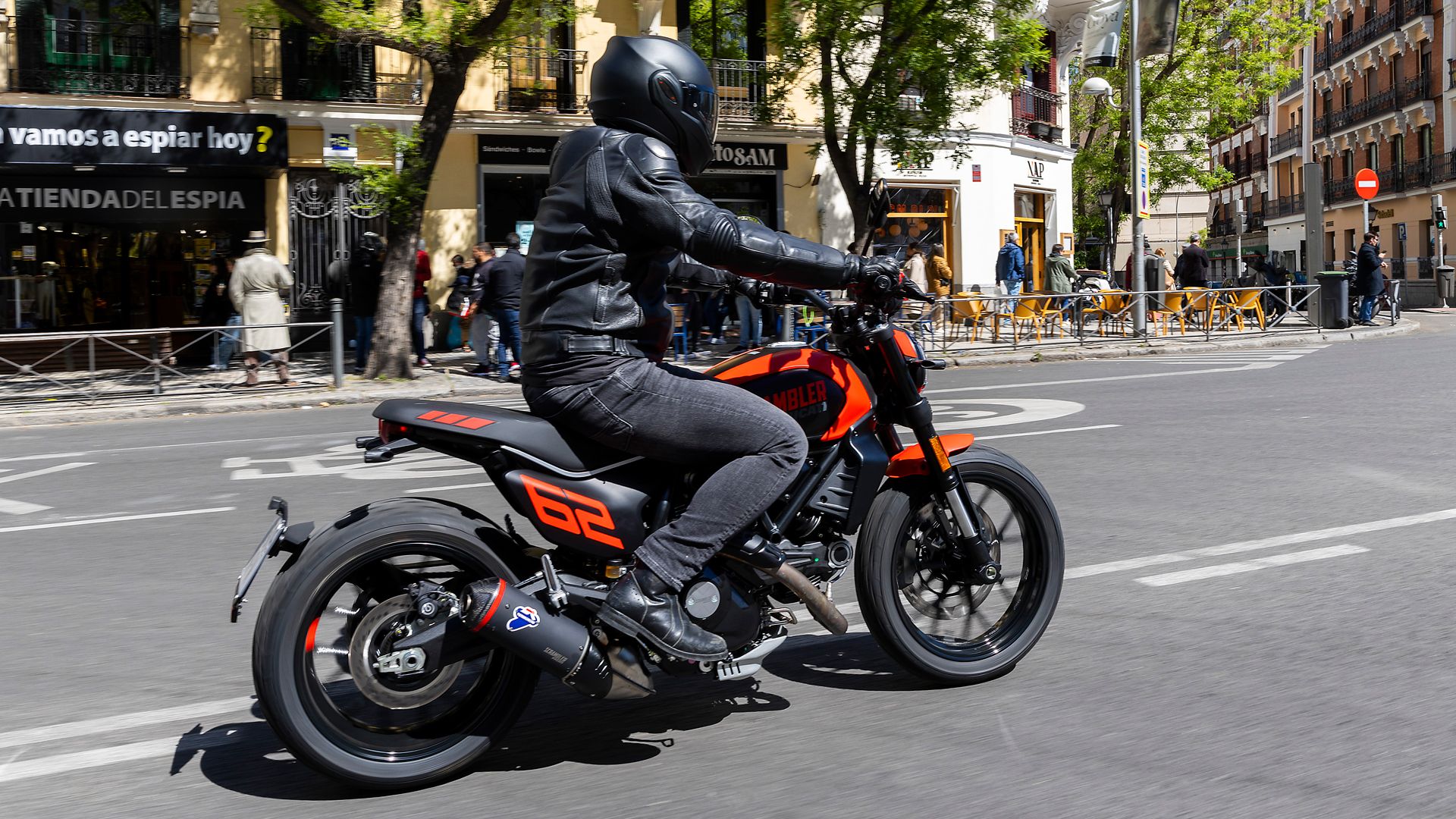 Ducati Scrambler Full Throttle Accion (1)
