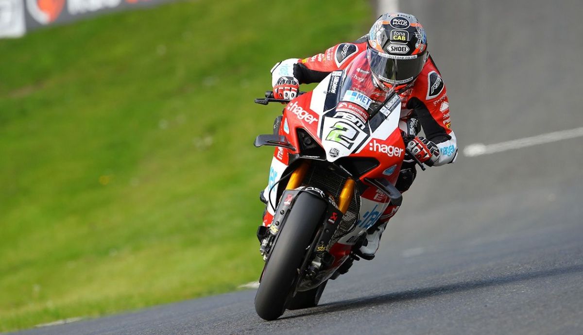 Glenn Irwin logró su primera victoria del año en la carrera dominical Glenn Irwin logró su primera victoria del año en la carrera dominical