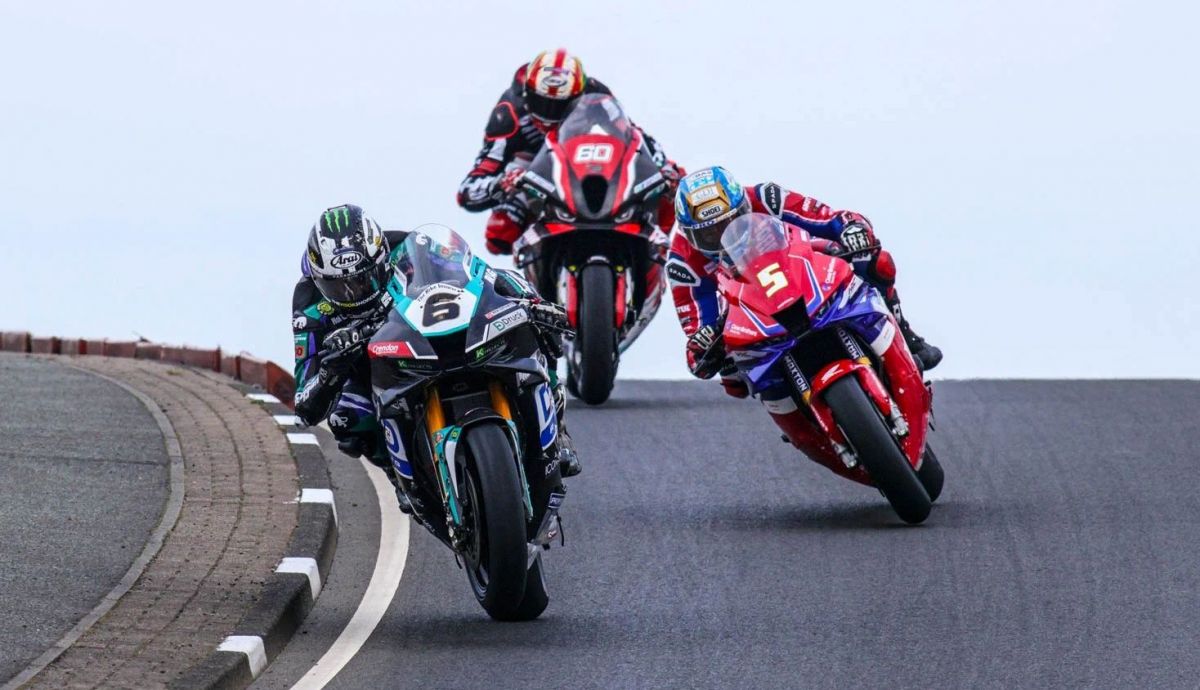 Michael Dunlop, Dean Harrison y Michael Dunlop lucharon por el podio de SBK en la NW200 2024