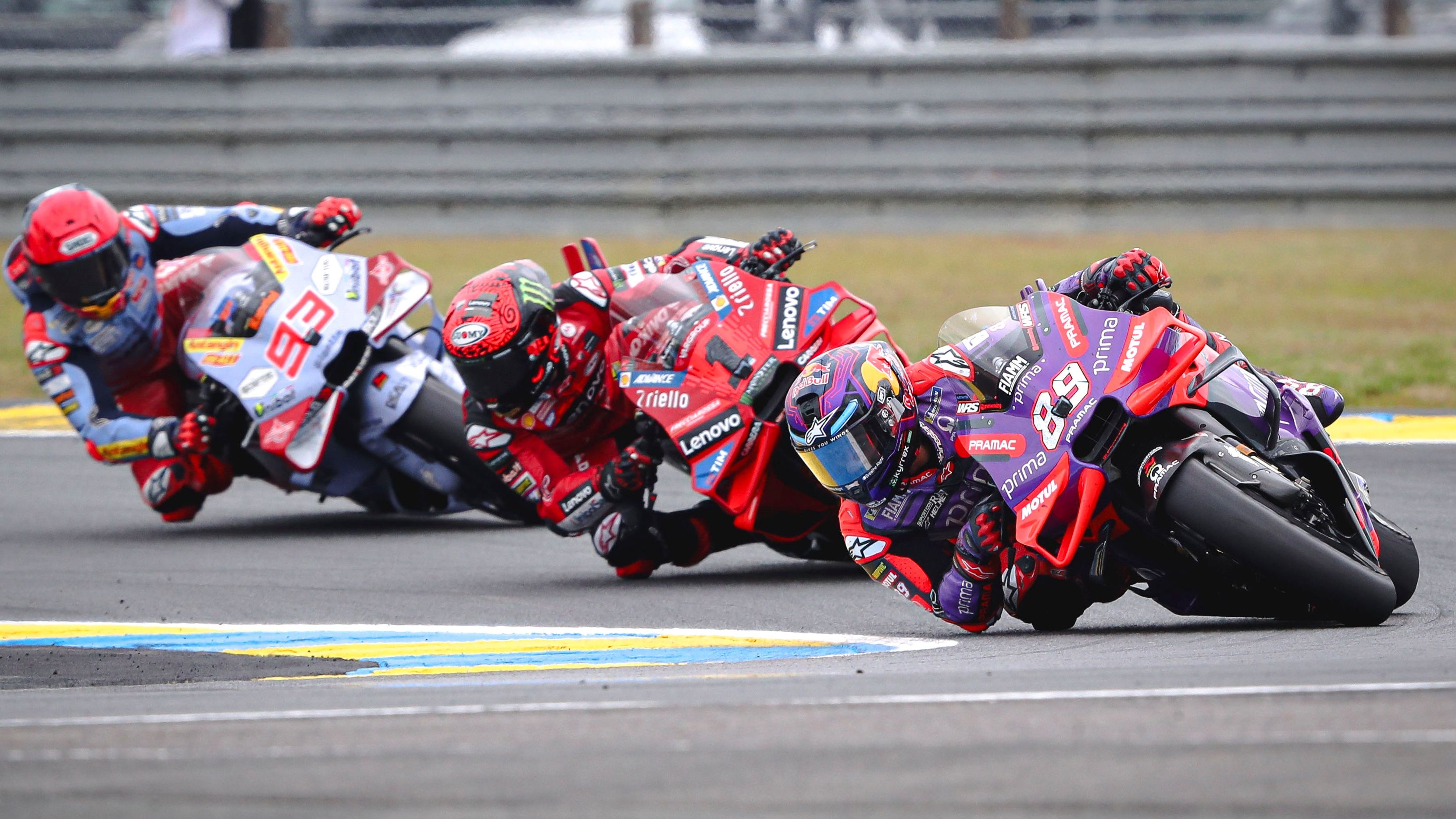 Jorge Martín por delante de Pecco Bagnaia y Marc Márquez