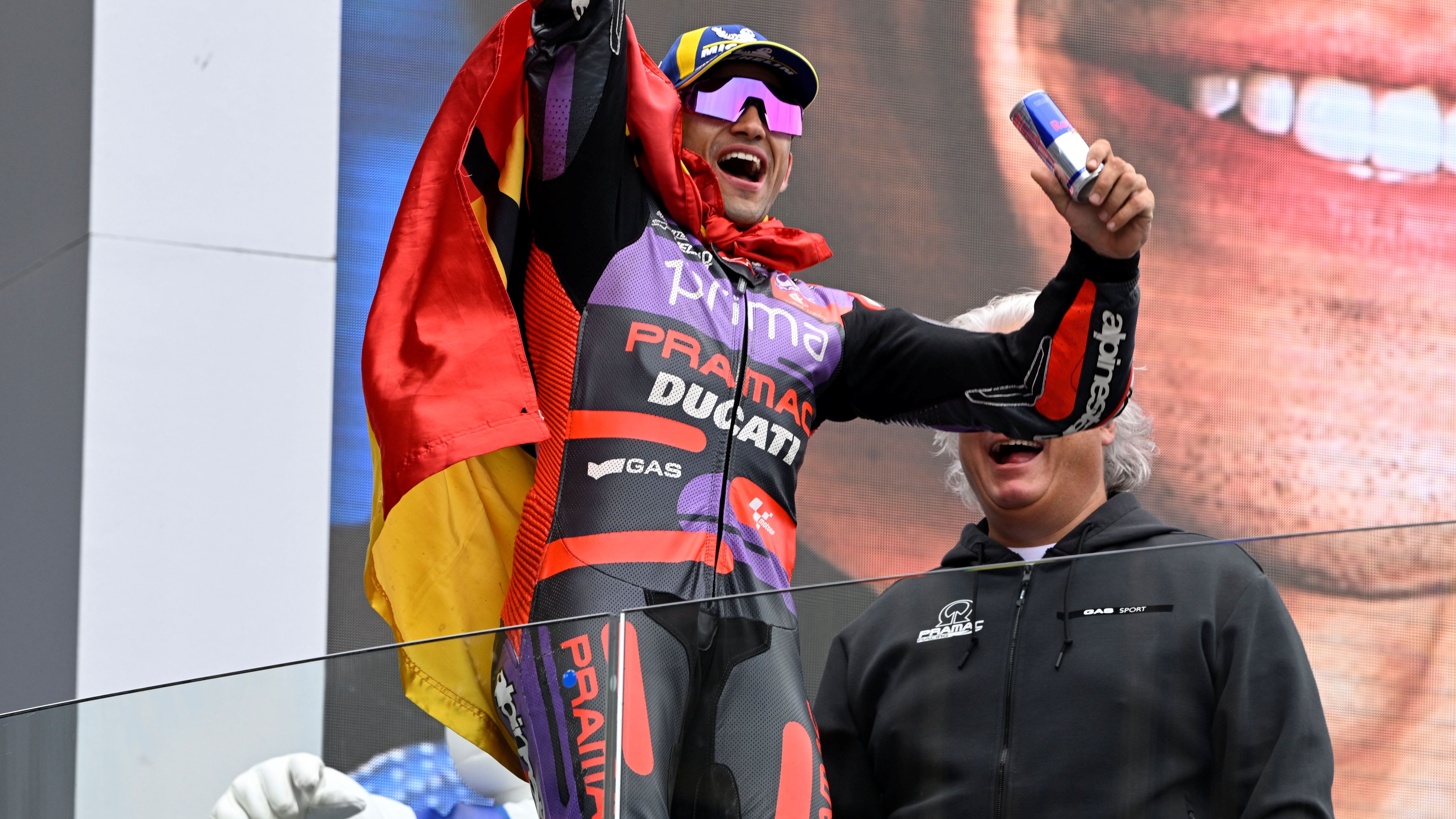 Jorge Martín celebra su victoria en Le Mans