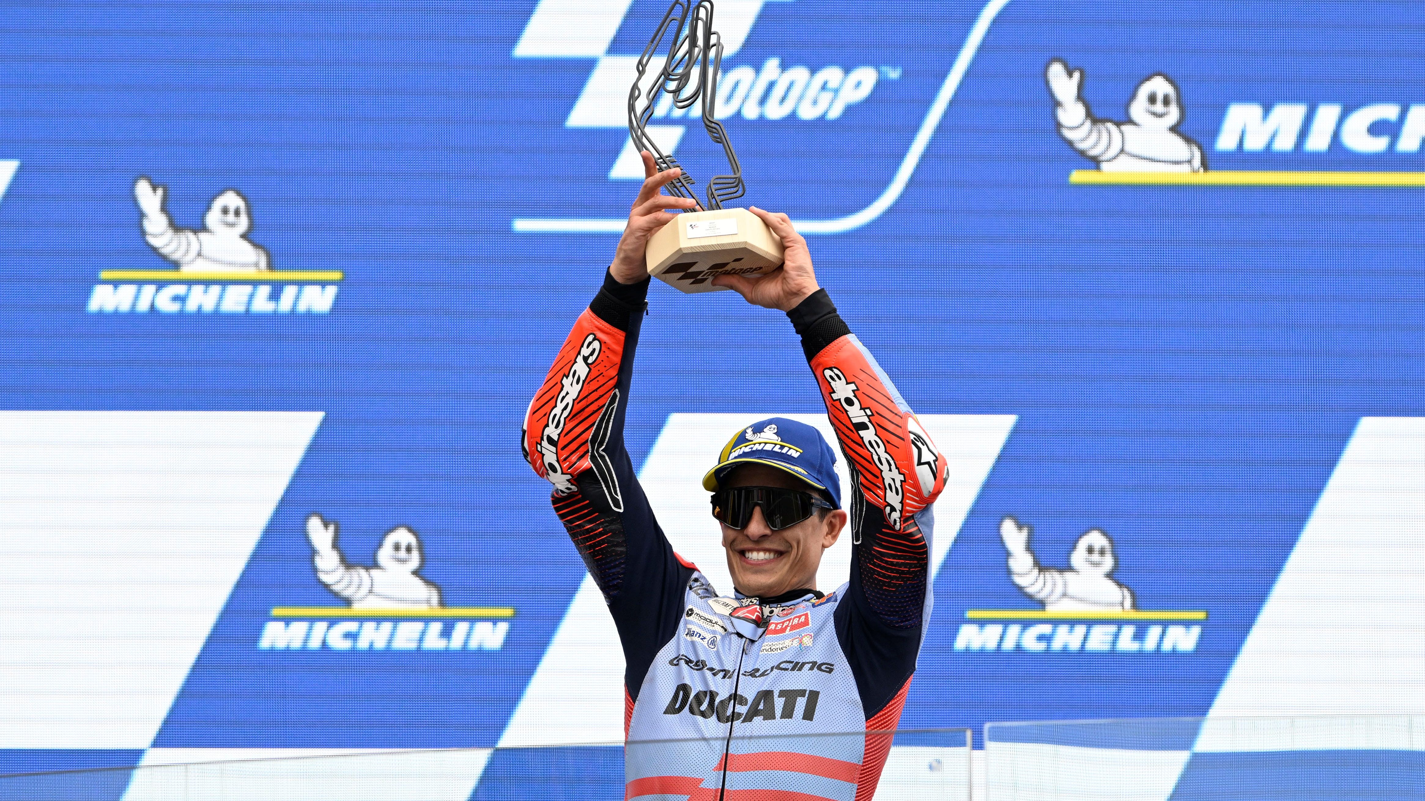 Marc Márquez festeja su podio en Le Mans