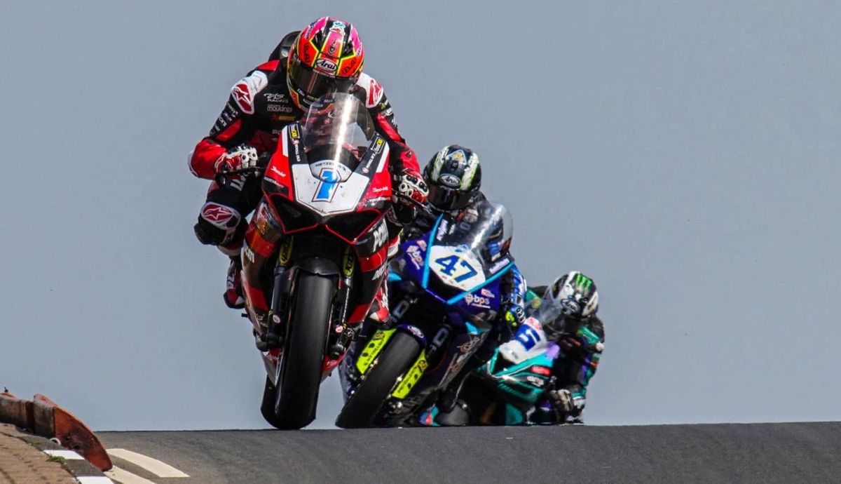 Davey Todd se impuso a Richard Cooper y Michael Dunlop en la segunda carrera de Supersport en la NW200 2024 Davey Todd se impuso a Richard Cooper y Michael Dunlop en la segunda carrera de Supersport en la NW200 2024