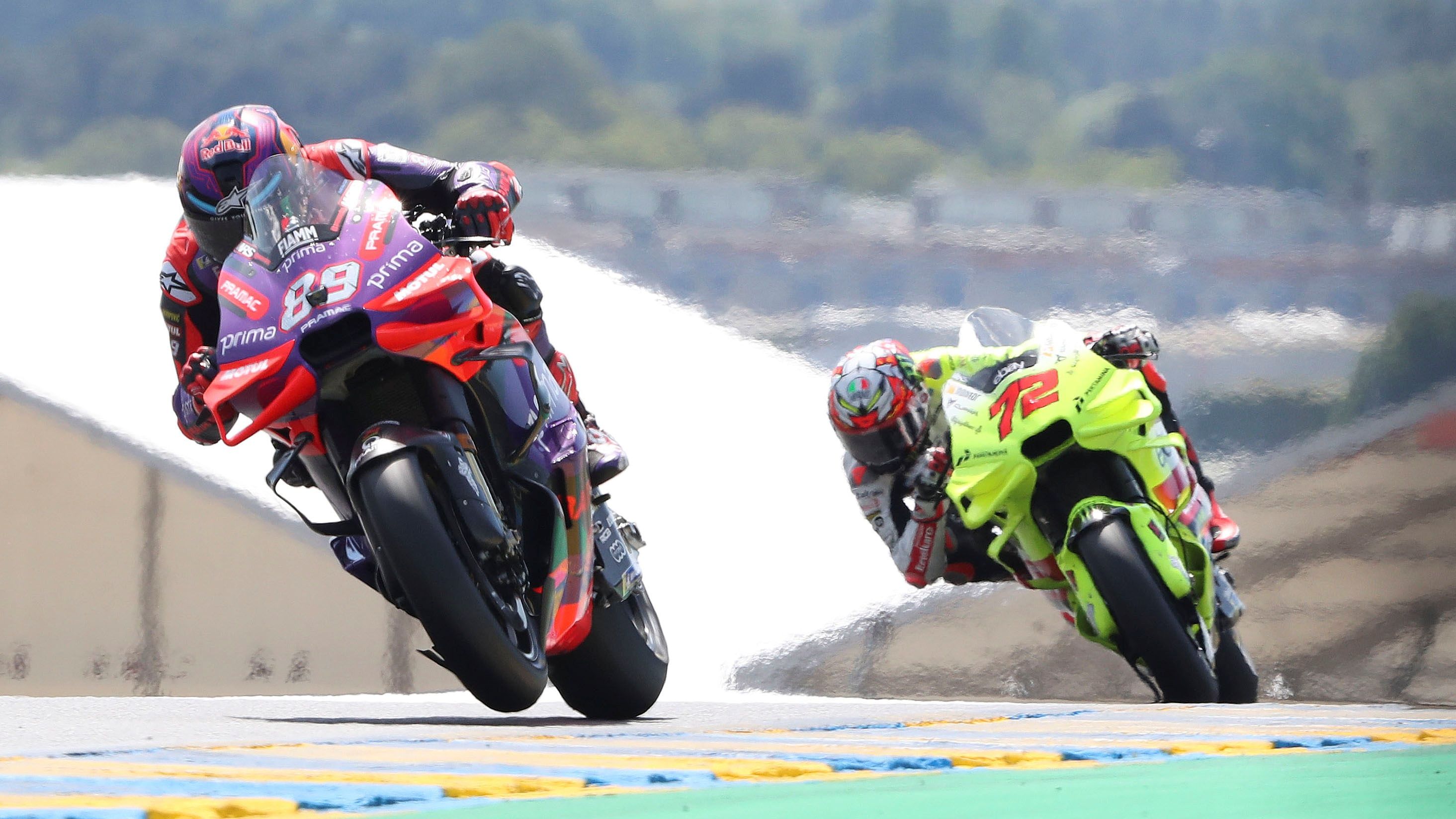 Jorge Martín se va de Marco Bezzecchi en el Sprint, MotoGP Francia 2024