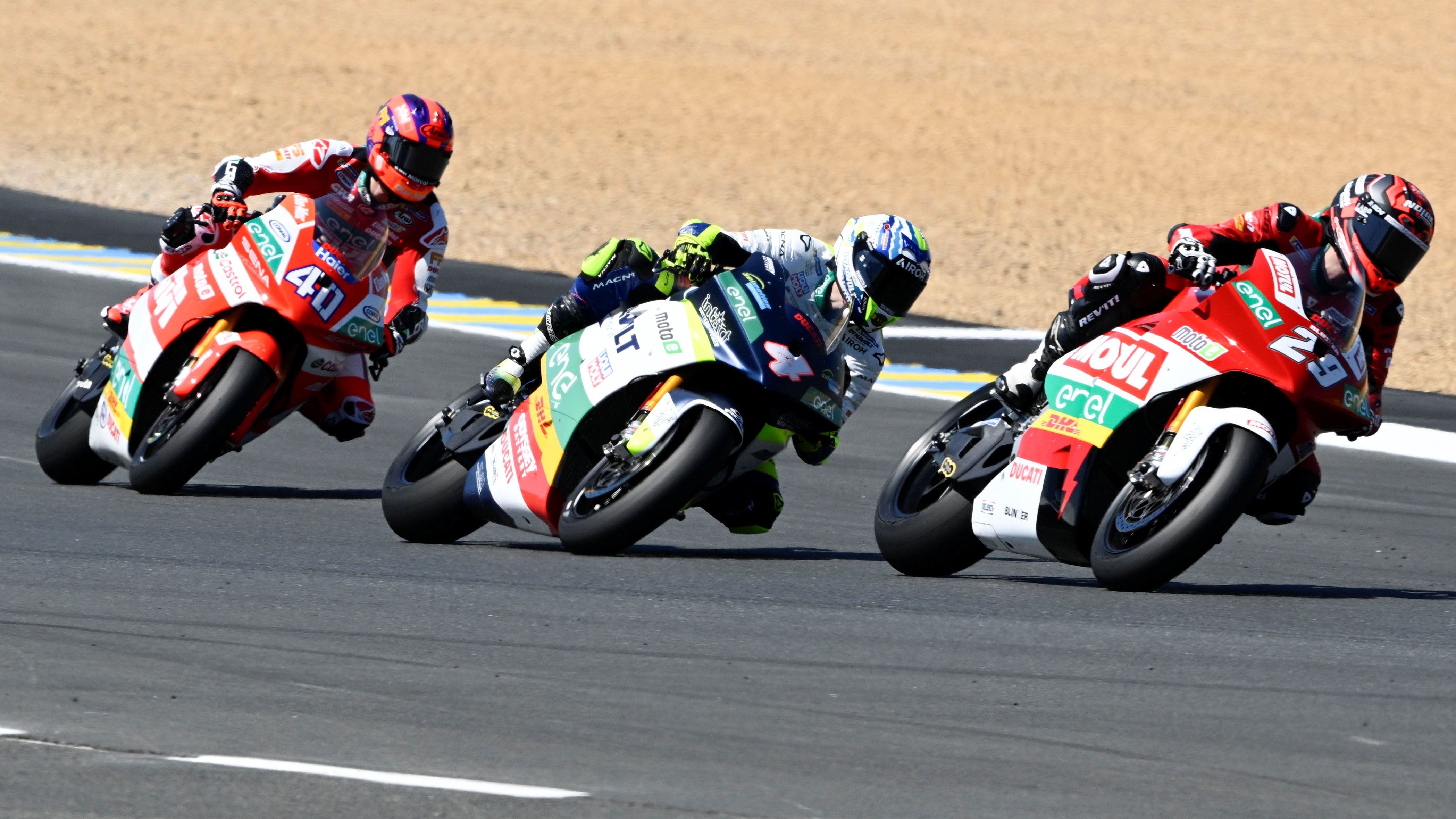 Nicholas Spinelli delante de Héctor Garzó y Mattia Casadei, MotoE Francia 2024
