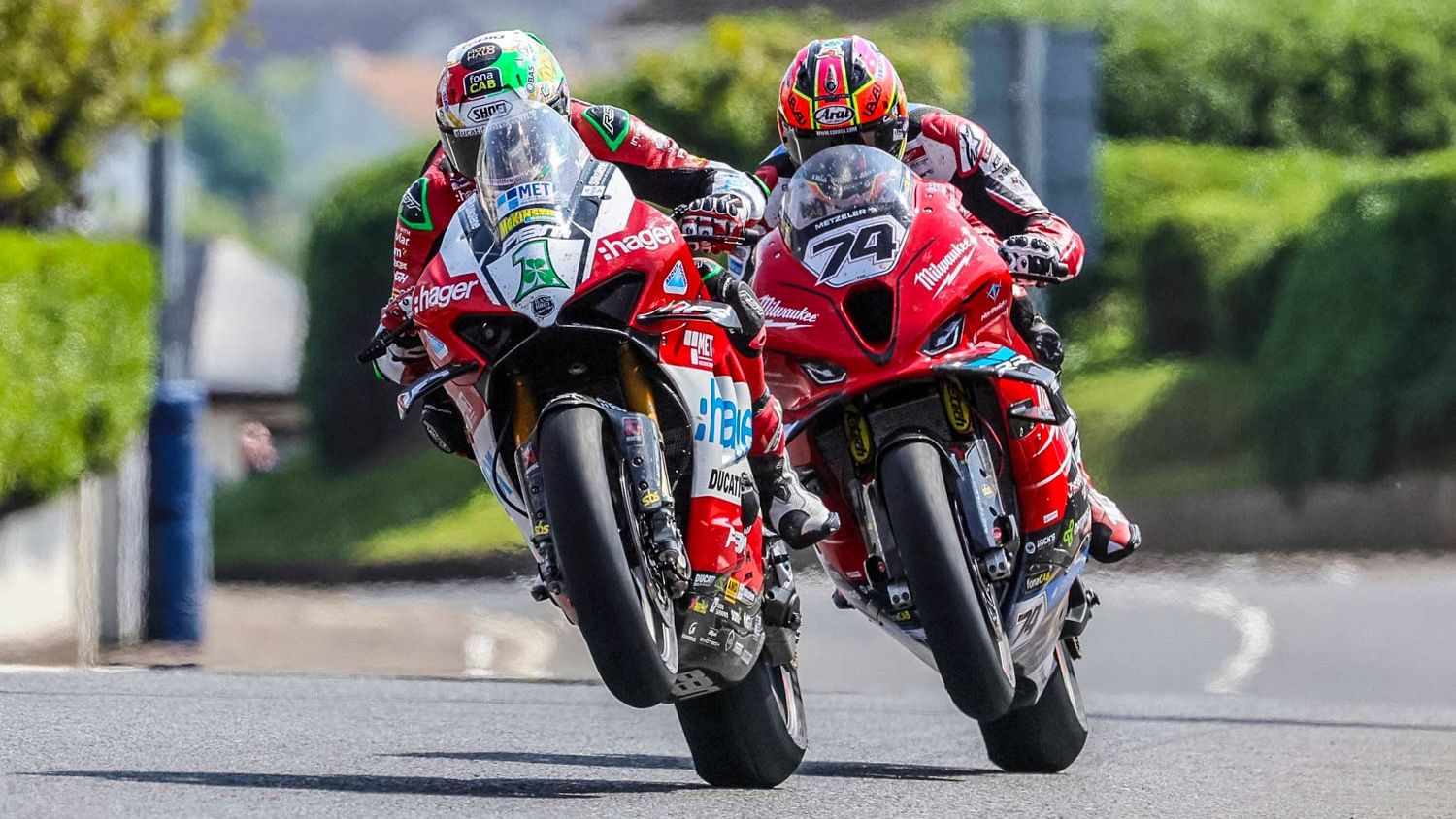 Los duelos entre Glenn Irwin y Davey Todd han marcado la NW200 2024